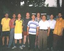 Анджей Калиш (четвертый слева), мастер Яо Чэнгуан (пятый слева), Марек Хоецки (шестой слева), Яцек Драбарчик (первый справа)